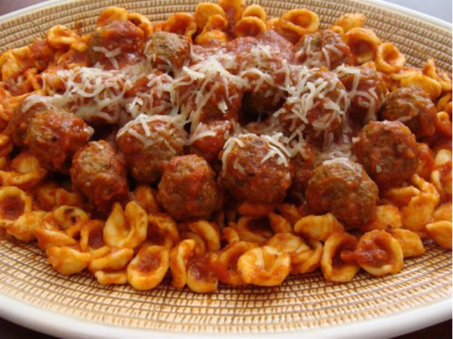 frikadelle op pasta