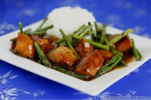 Hoenderroerbraai met groenbone en aspersies - photo PhamFatale.com