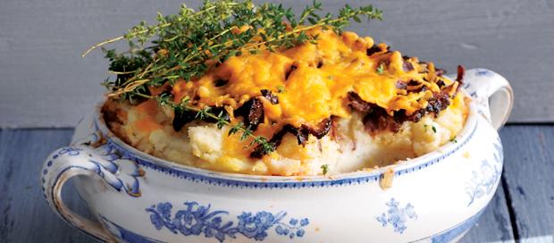 Artikel: Margie Els-Burger, bygestaan deur Nomvuselelo Mncube Fotograaf: Roelene Prinsloo Met komplimente van Your Family